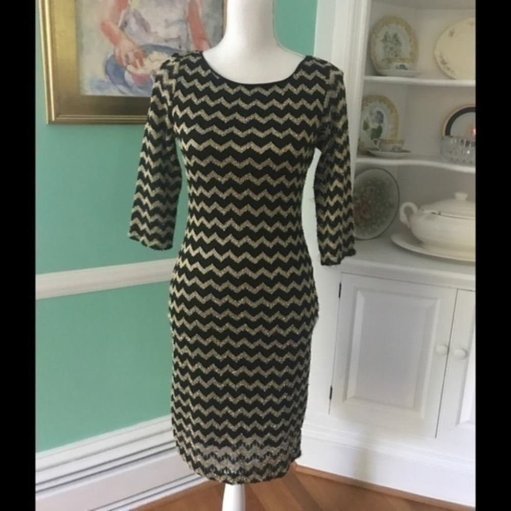 Skies are Blue - Black and Gold Dress Size‎ Small
